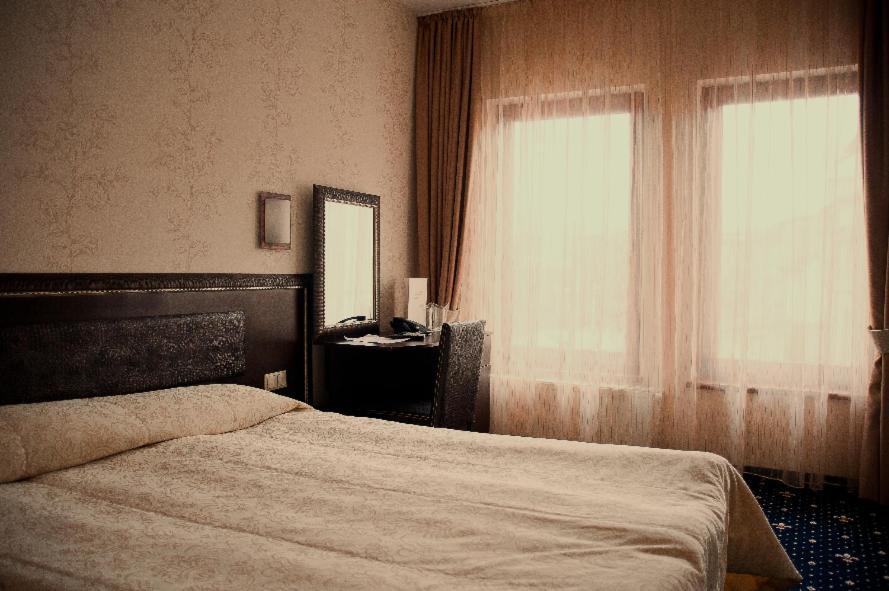Hotel Victoria Panagyurishte Buitenkant foto