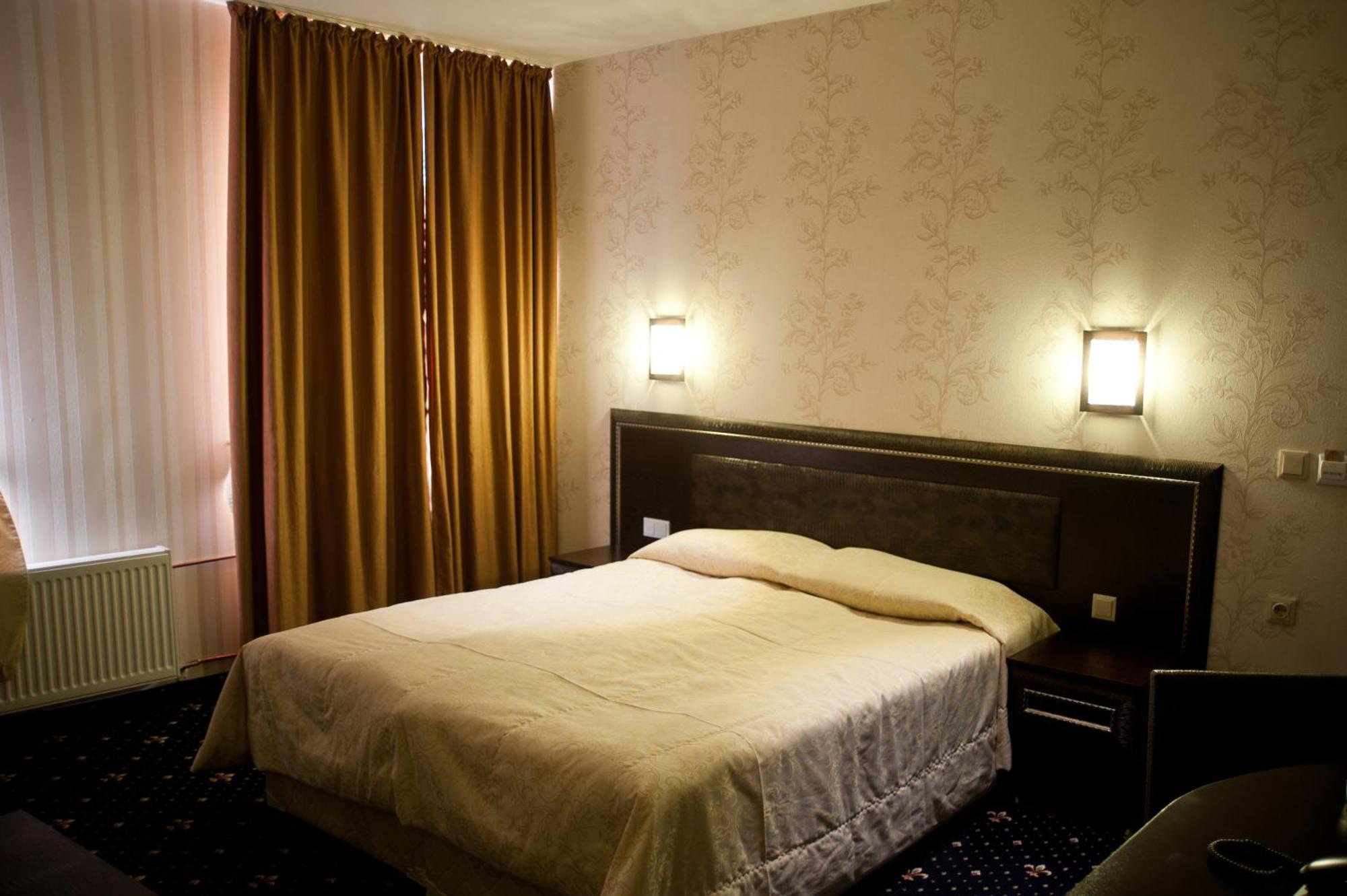 Hotel Victoria Panagyurishte Buitenkant foto